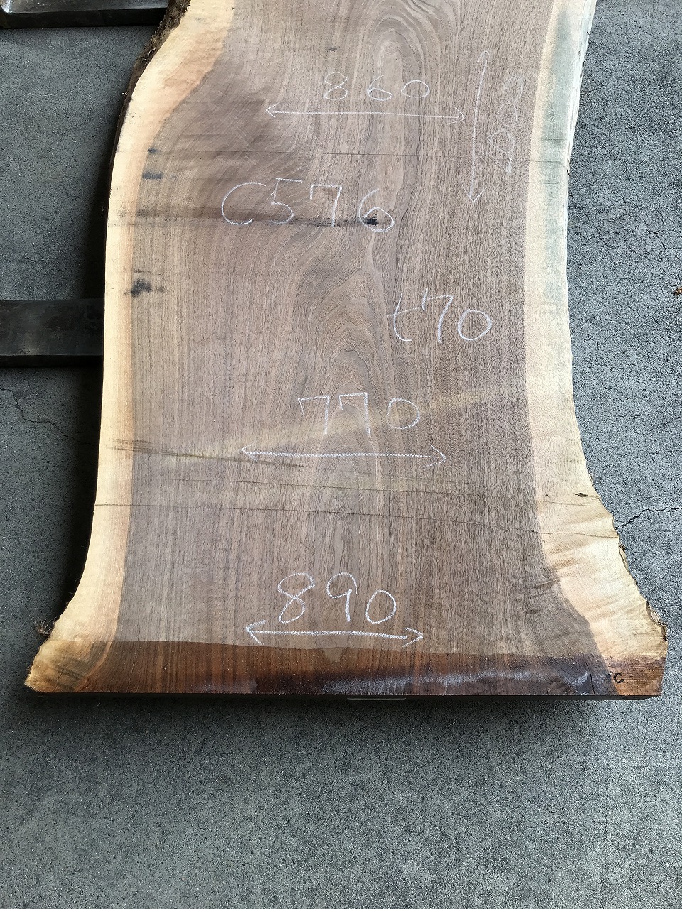 3704C576
