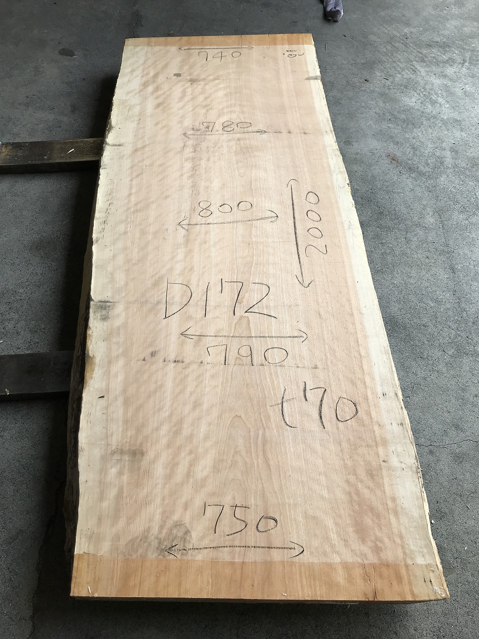 3704D172