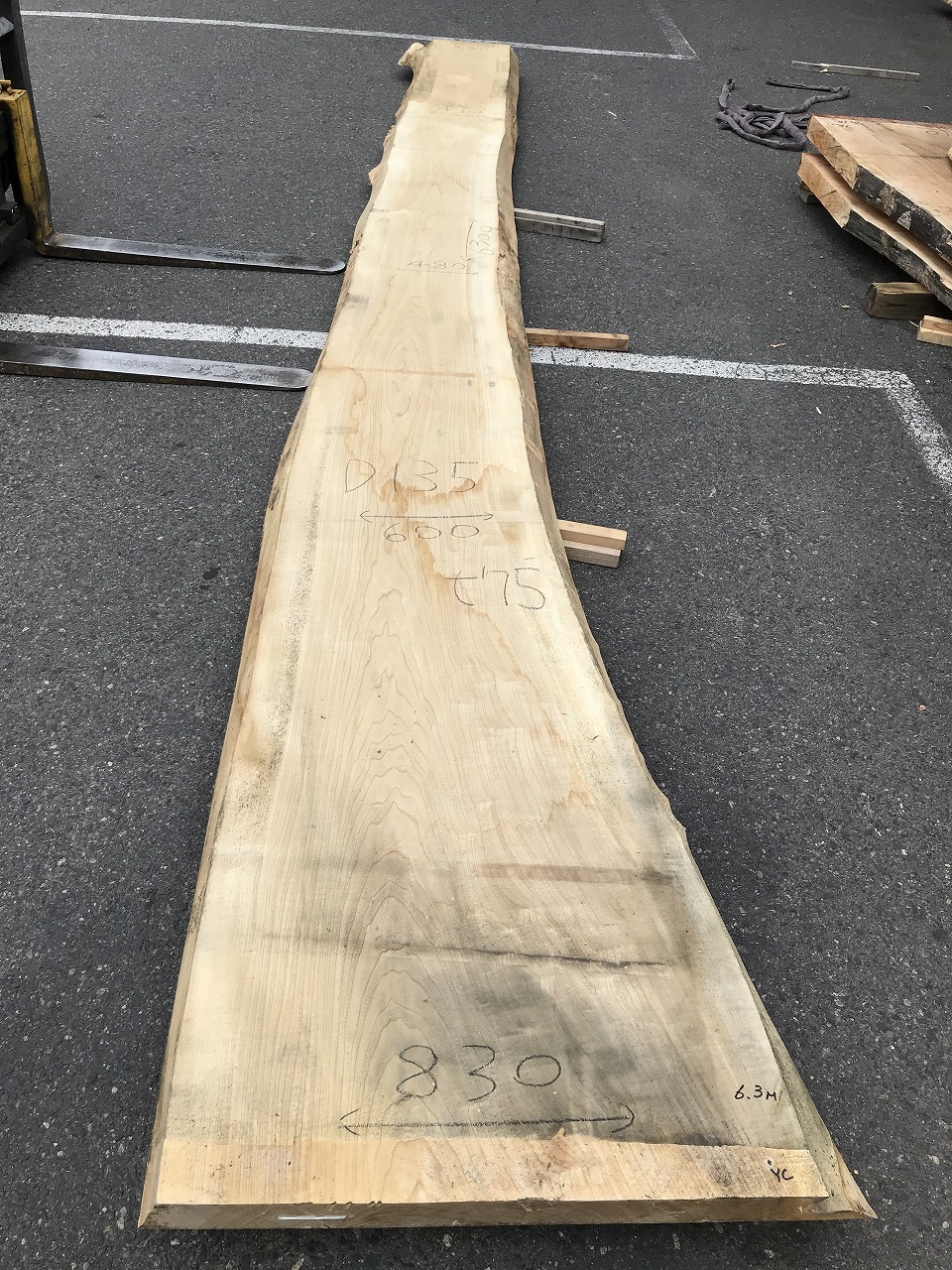 3705D135