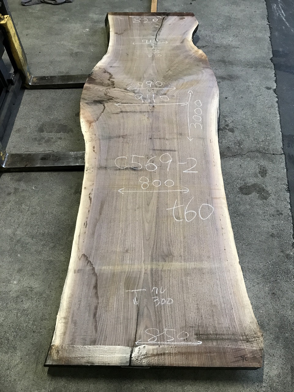 3711C569-2