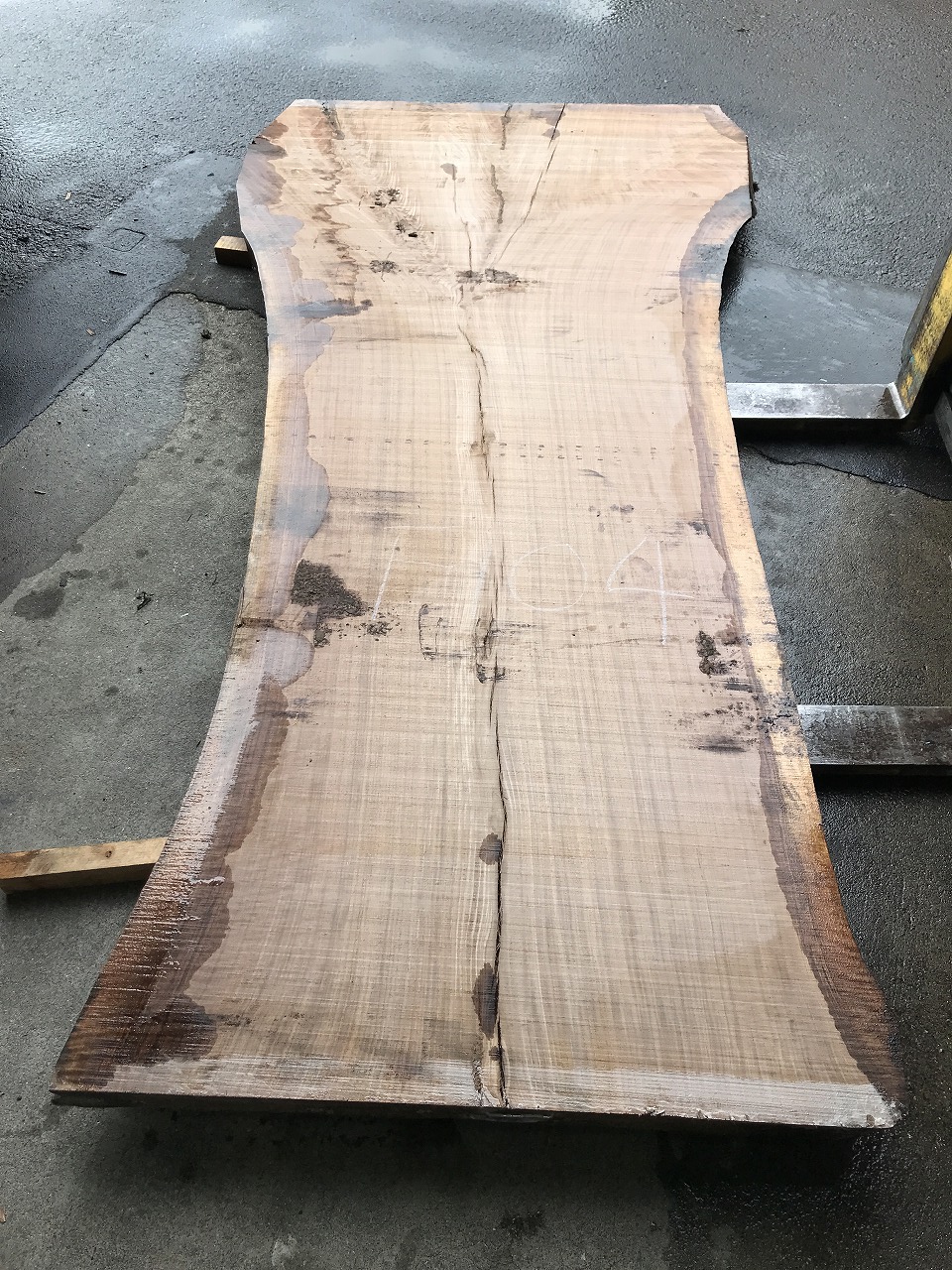 3711F104