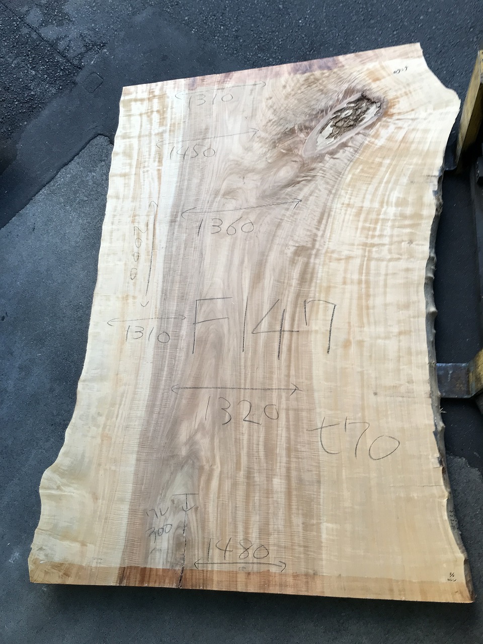 3711F147