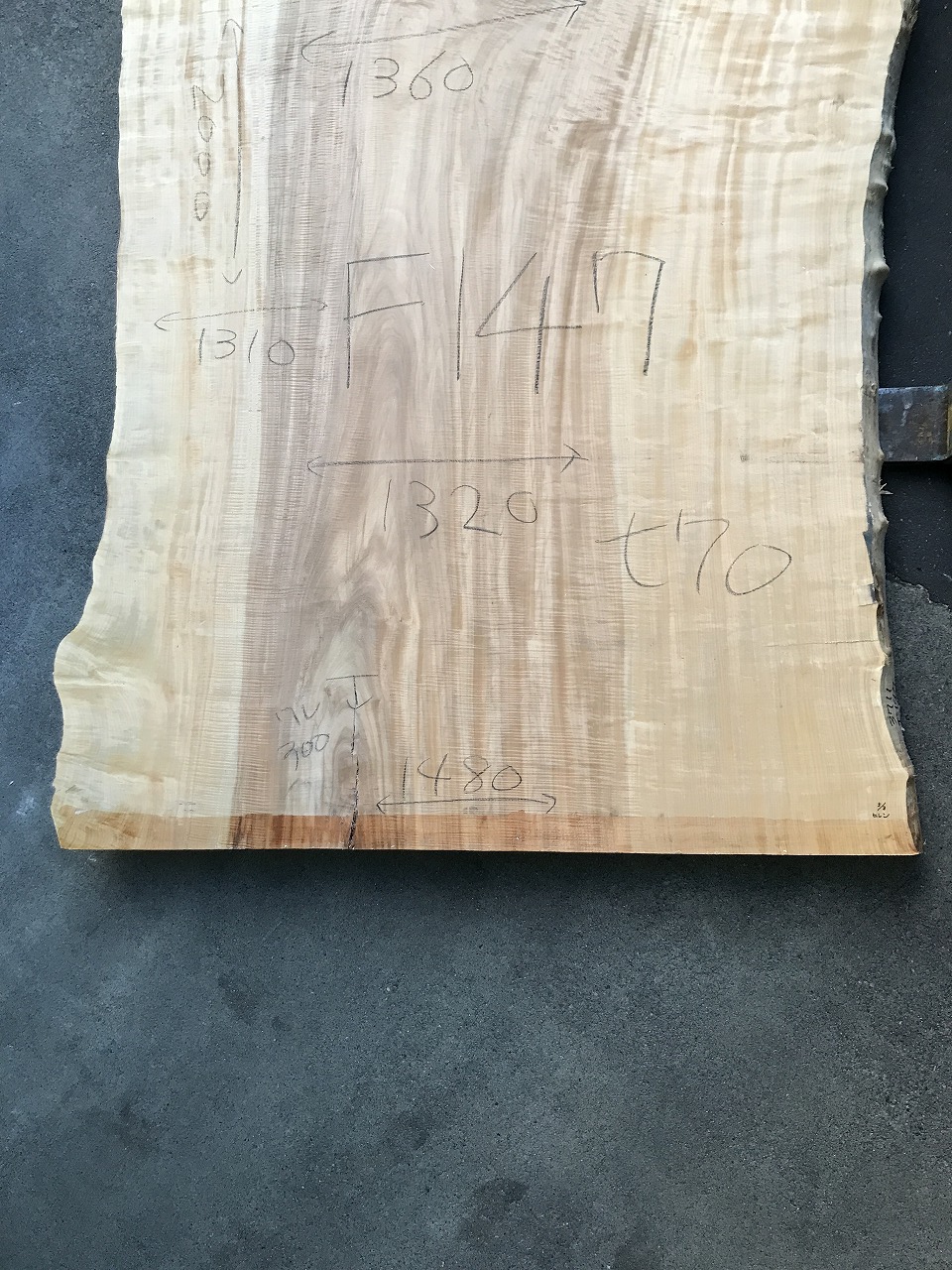 3711F147