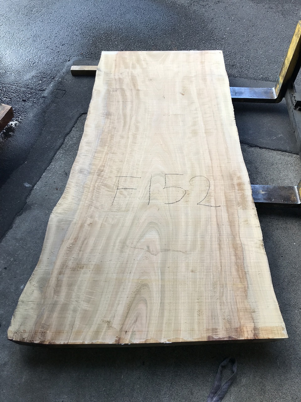 3711F152
